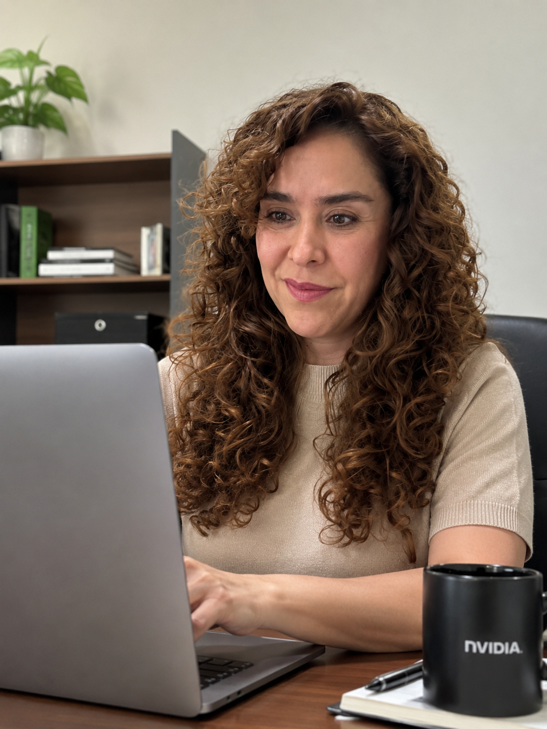 Trabajando en su laptop